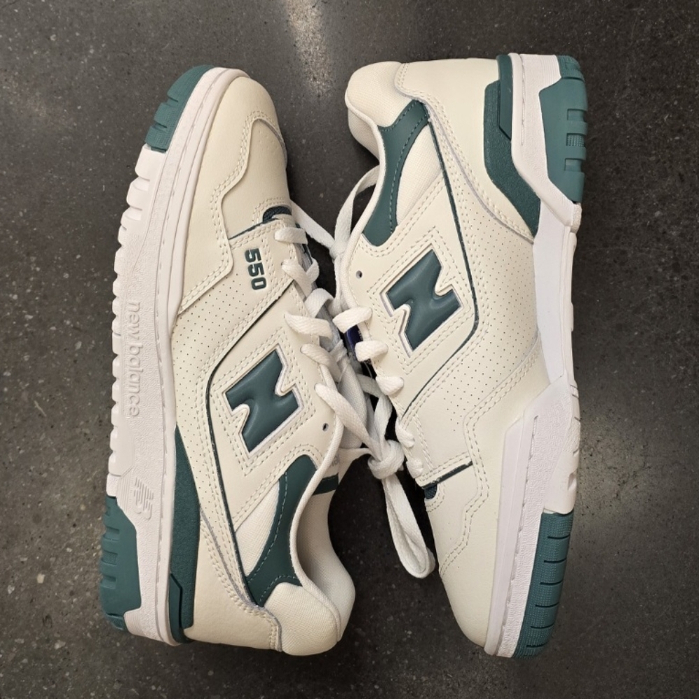 9.5 New Balance Women's 550 Basketball Shoes Walking Sneakers White Spruce - Picture 8 of 9